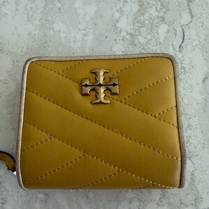 Kira chevron color block Bi-Fold wallet